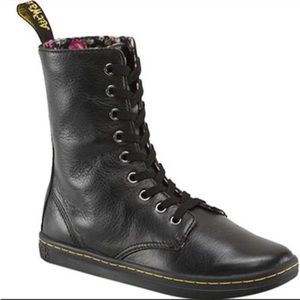 Dr. Martens Stratford 9 Eye Fold Down Lace Up Leather Boot: Black/Floral